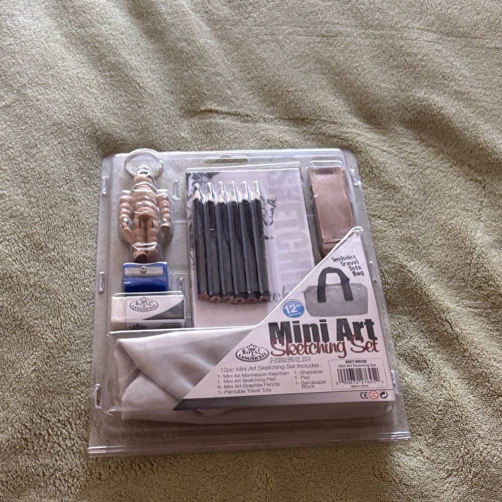 Mini Art Sketching Set with Pencils and Eraser